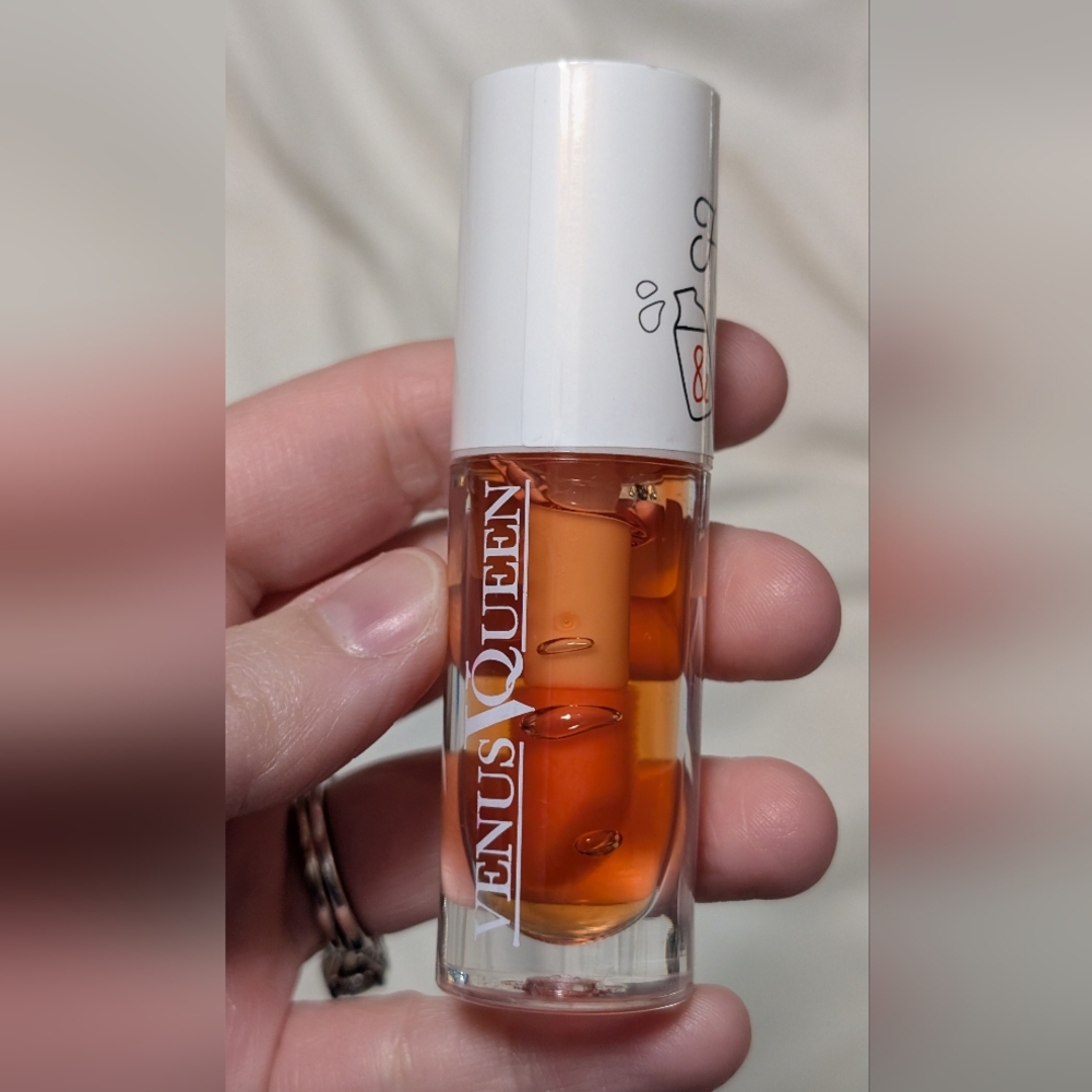 New Venus Queen Honey And Milk Lip Oil
